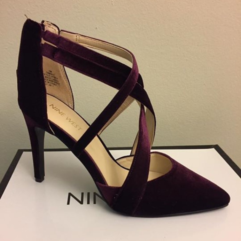 Nine West Stylish velvet heels